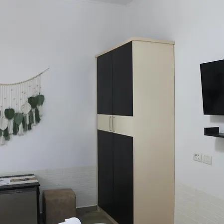 Adi Hoxha * 培拉特